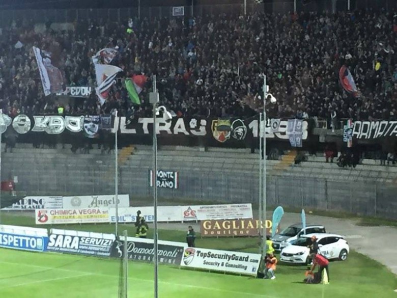 19/04/16 - Rep - Calcio, un autogol fa volare il Bari anche ad Ascoli (0-1): i playoff sono ancora più vicini 13046261_10209076719904186_1987558927_n-780x585